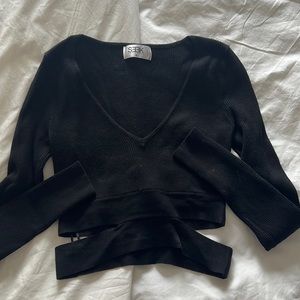 LF black long sleeve cropped V neck sweater with slide slits, Size M